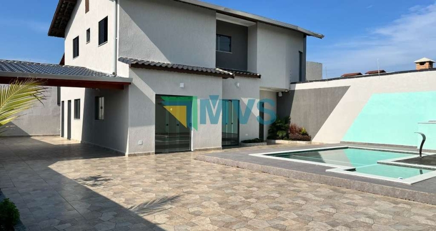 Casa à venda em Itanhaém-SP, no bairro Suarão: 3 quartos, 1 suíte, 2 salas, 3 banheiros, 7 vagas de garagem, 125m² de área.