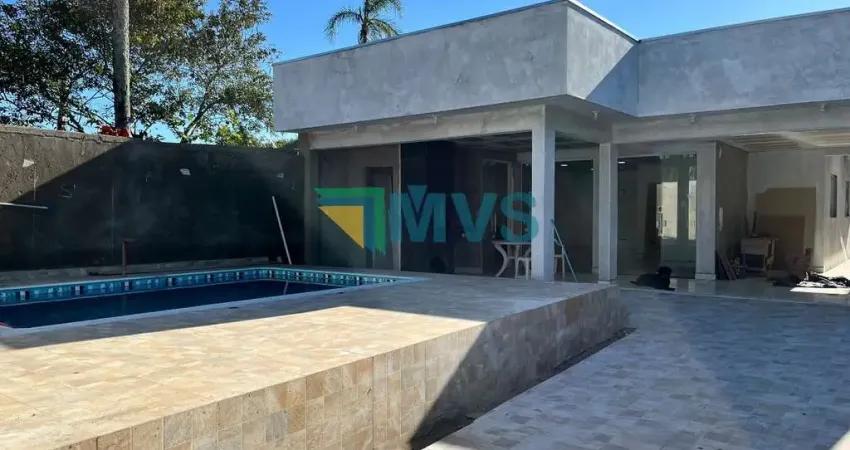 Imperdível: Casa à venda em Itanhaém-SP, Jardim Jamaica - 3 quartos, 1 suíte, 2 salas, 3 banheiros, 4 vagas, 131,40m².