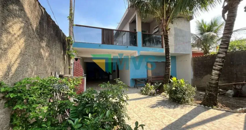Imperdível: Casa à venda em Itanhaém-SP, bairro Nova Itanhaém, 3 quartos, 1 suíte, 2 salas, 3 vagas de garagem, 150m².