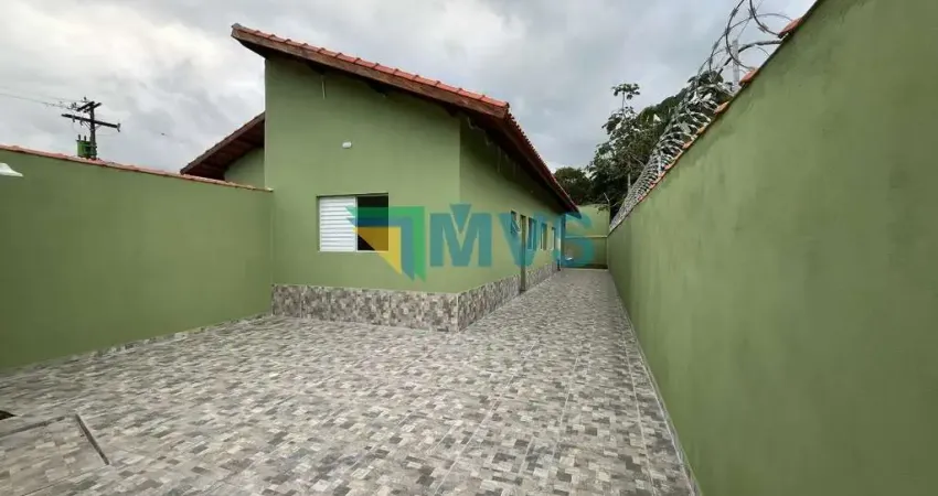 Imperdível oportunidade: Casa à venda em Itanhaém-SP, Jardim das Palmeiras - 2 quartos, 1 suíte, 1 sala, 3 banheiros, 5 vagas de garagem, 64m².
