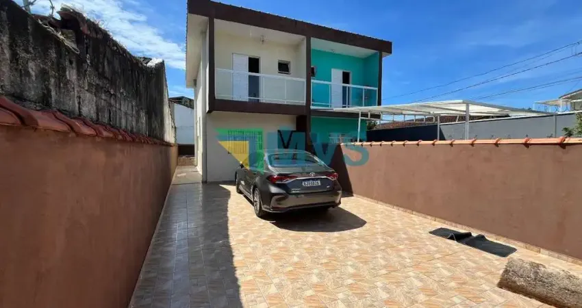 Casa à venda em Itanhaém-SP, no bairro Belas Artes - 2 quartos, 2 suítes, 1 sala, 3 banheiros, 4 vagas de garagem, 76m².