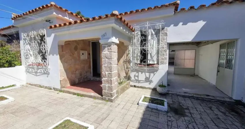 Casa para venda em pelotas, centro, 2 dormitórios, 2 banheiros, 2 vagas