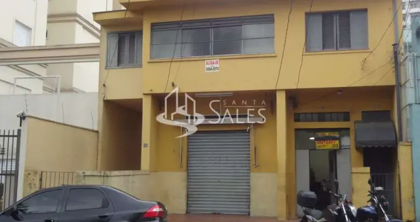 Assobradado com 2 casas grandes e comercio embaixo na Saude. Excelente para investimento