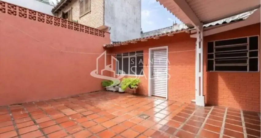 Casa assobradada à venda em Indianópolis, São Paulo-SP: 3 quartos, 1 suíte, 4 vagas, 199m². Venha conferir!