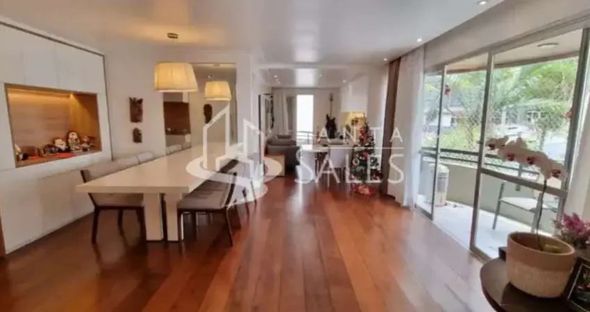 Apartamento em Aclimação com 138m²