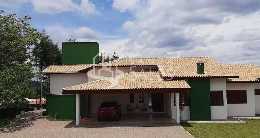 Chácara em condomínio de luxo em Mairinque-SP: 2 quartos, 2 suítes, 2 salas, 3 banheiros, 3 vagas de garagem, 424m².