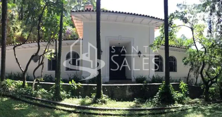 Casa de luxo para locação na cidade jardim - 4 quartos, 2 suítes, 8 vagas de garagem e 374m² de área