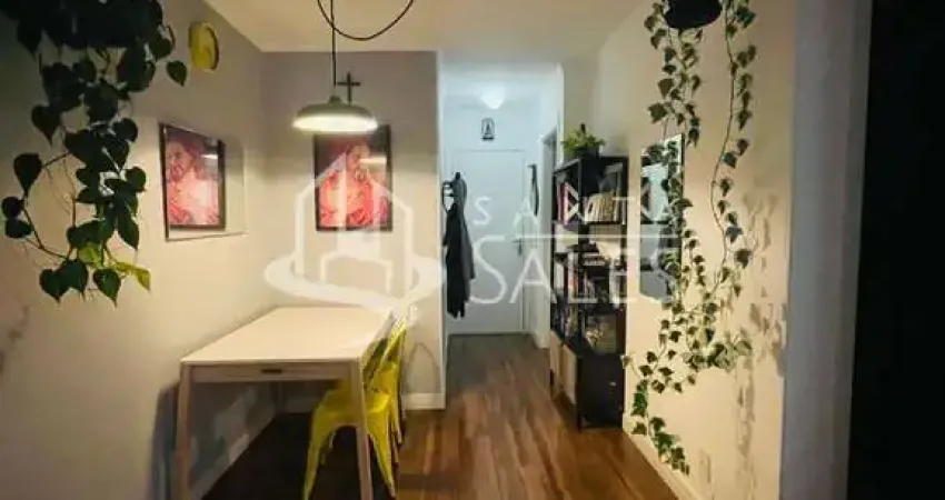 Apartamento à venda no Belenzinho, São Paulo-SP: 2 quartos, 2 salas, 1 banheiro, 1 vaga. Impecável!