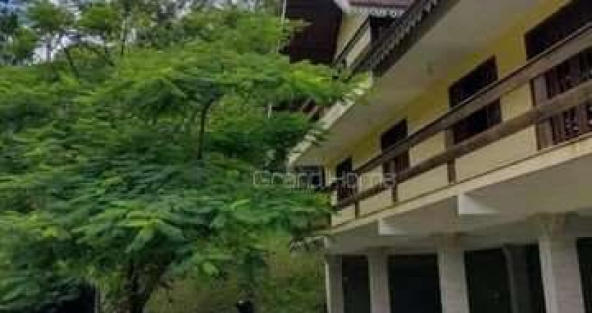 Casa 5 quartos em Centro
