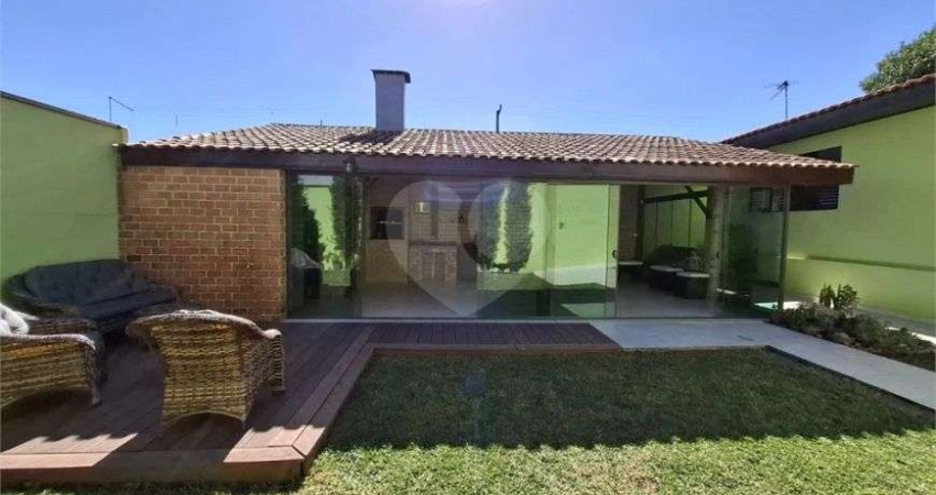 Casa térrea com 3 quartos à venda em Capão Raso - PR