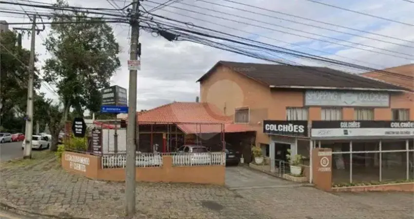 Casa à venda na Rua Jacarezinho, 1280, Mercês, Curitiba
