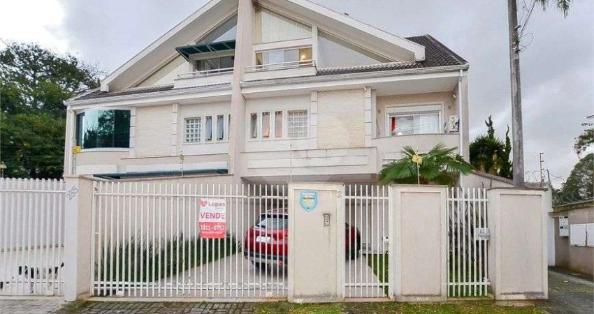 Triplex com 4 quartos à venda em Hugo Lange - PR