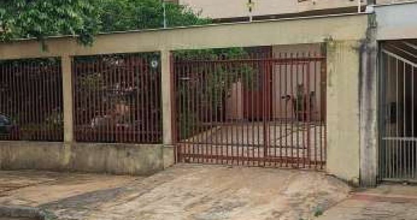 Sobrado a Venda  ,Terreno de 300 M²  , 180 M² de Construção Jd. Acapulco