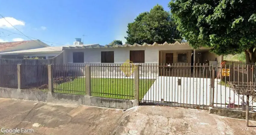 Terreno de Esquina com Duas Casas a 1 Quadra da PRC-467 – Ideal para Investidores!