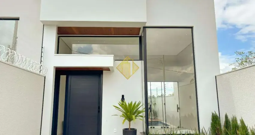 Casa com suíte mais dois quartos, piscina e automatização com alexa.