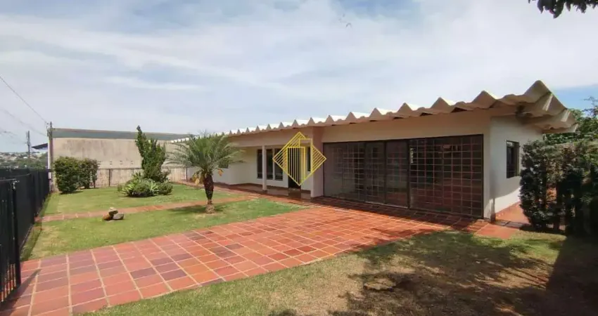 Casa disponível para locação 01 suíte + 03 quartos - centro toledo-paraná