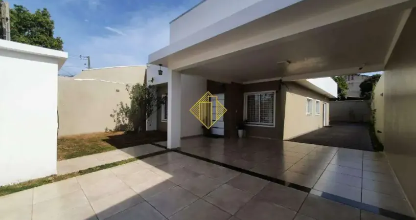 Casa com duas suites e 6 vagas próximo a Univel com sobra de terreno bairro Santa Cruz Cascavel Pr