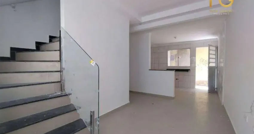Casa assobradada em condominio - nova - 02 dormitorios - quintal nos fundos - zona 2 - bairro maracanã/praia grande-sp