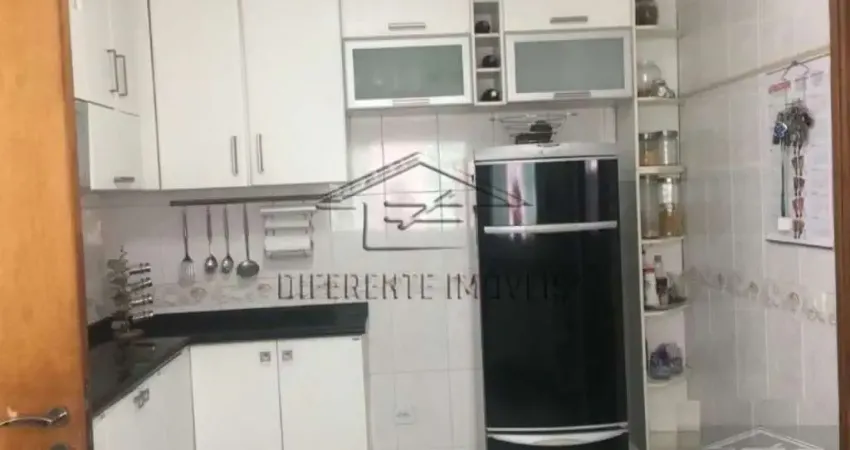 SOBRADO 240 m² - 3 DORMITÓRIOS - 1 SUÍTE - 2 VAGAS - NO JARDIM TÊXTIL !!