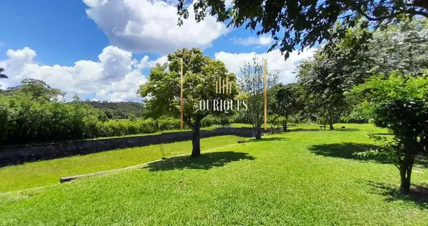 Excelente chácara em Rio Bonito com 2500m², com nascente e 1 tanque pra peixe.