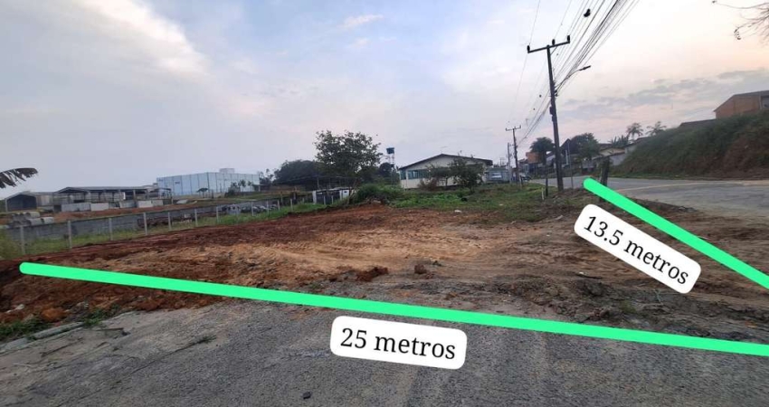 Terreno plano com 337m², medindo 13.5m x 25m no Loteamento São Joaquim.