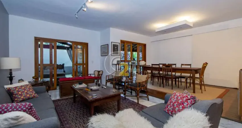 Casa térrea para venda na Vila Madalena, mobiliada, 3 suítes e 2 vagas