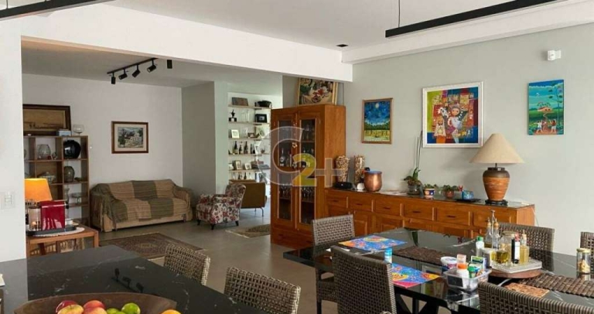 Casa à venda no Pacaembu, 5 quartos, 3 suítes e 6 vagas