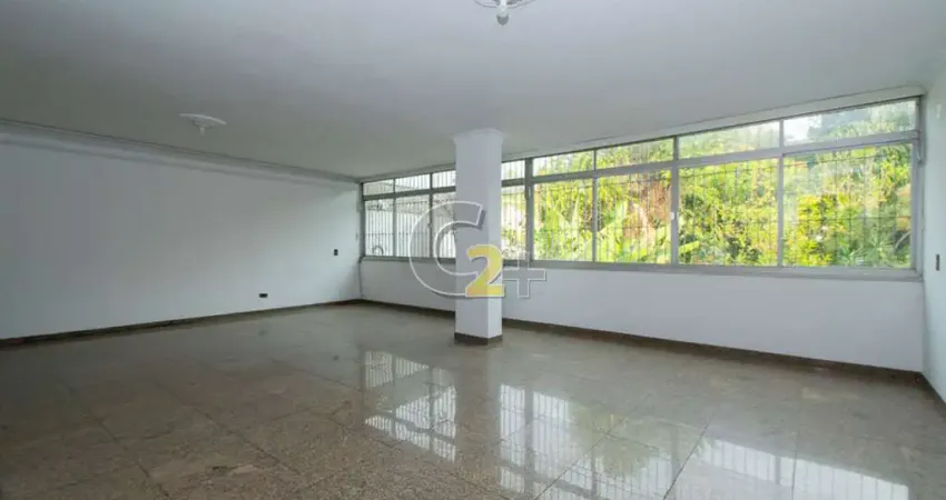 Casa sobrado a Sumaré com 3 quartos sendo 1 Suíte com 4 vagas de garagem.