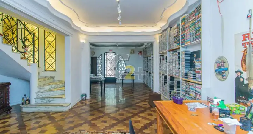 Casa a venda na Vila Mariana com 6 quartos, sendo 2 suítes e 9 vagas