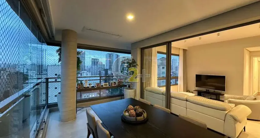 Apartamento à venda em Moema 3 quartos, sendo 1 suíte e 2 vagas de garagem.