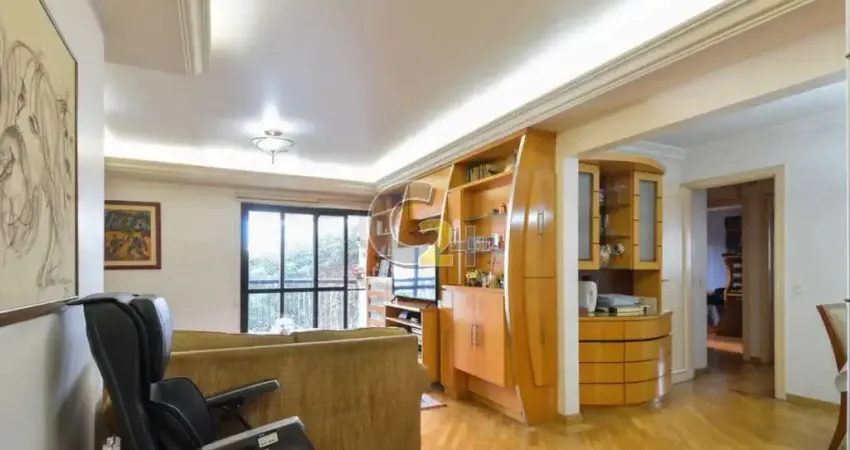 Apartamento à venda em Moema com 3 quartos, sendo 1 suíte e 2 vagas