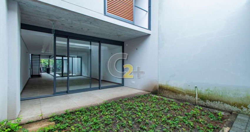 Casa à venda em Pinheiros com 3 quartos, sendo 3 suites e 2 vagas