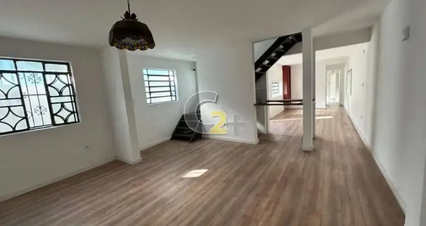 Casa á venda na Vila Mariana, 2 quartos,  1 suíte,  2 vagas de garagem.