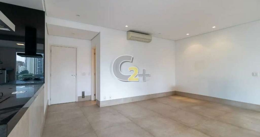 Apartamento á venda em Moema, 2 suítes, 2 vagas de garagem.