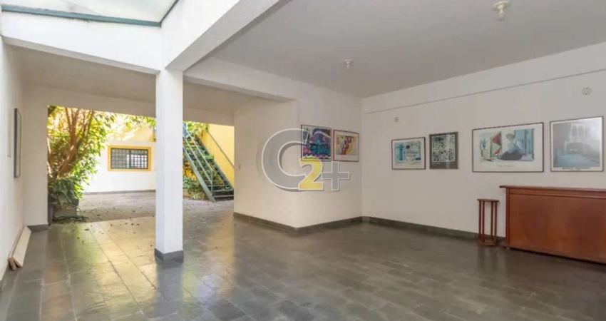 Casa á venda no Brooklin, 4 quartos, 2 vagas de garagem.