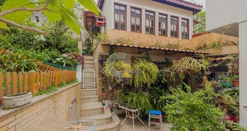 Sobrado à venda na sumaré com 3 quartos, sendo 1 suíte e 2 vagas