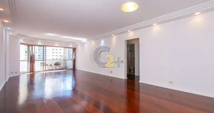 Apartamento à venda em Moema com 3 quartos, sendo 1 suíte e 2 vagas