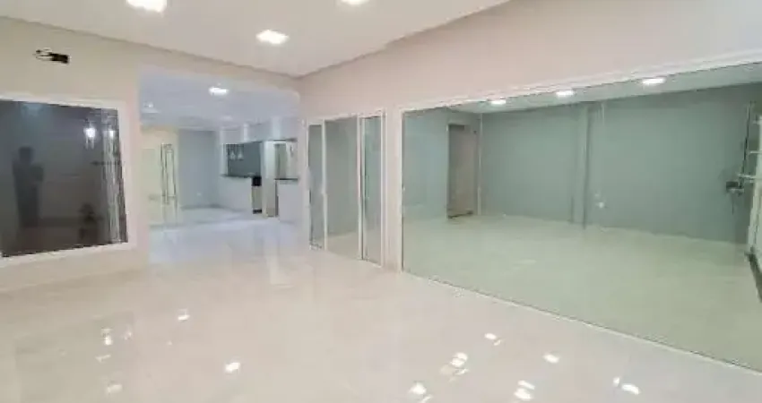 Linda casa com piscina, 2 dormitórios, 200m² de terreno,  à venda por R$ 525.000,00 - Jardim Luiza - Franca/SP