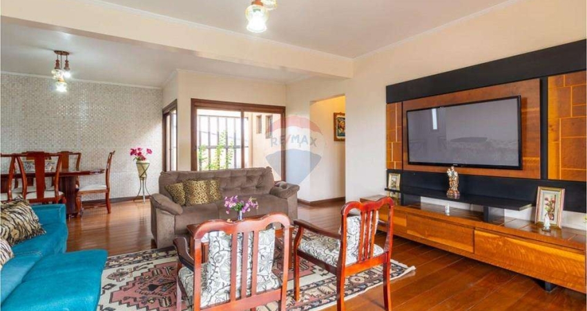 Casa com 3 quartos à venda na Vila Monte Carlo, Cachoeirinha 
