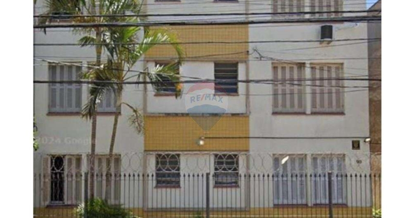 Apartamento reformado em bairro  São João, Porto Alegre,RS.