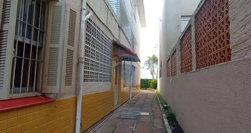 Apartamento reformado em bairro  são joão, porto alegre,rs.