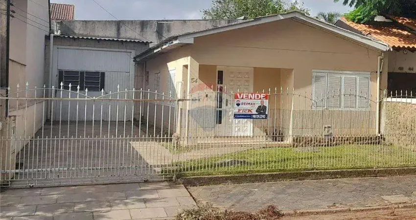 Casa com 3 quartos à venda na Rua São José, 54, Vila Imbui, Cachoeirinha