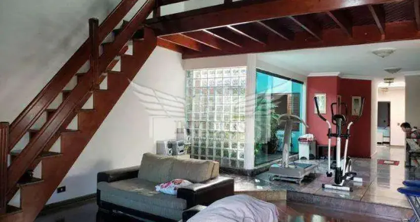 Sobrado com 4 Dormitórios à Venda 301m², Parque Novo Oratório, Santo André/SP.