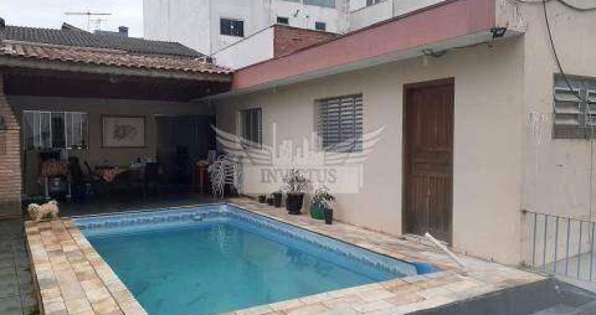 Casa Assobradada para Comprar, 378m² - Bairro Pinheirinho em Santo André/SP.