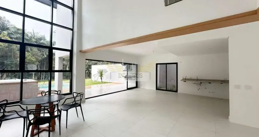 Sobrado em Condomínio Fechado de Alto Padrão com 4 Suítes para Comprar, 399m² - Represa, Ribeirão Pires/SP.