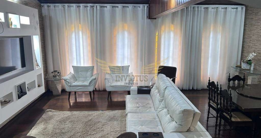 Sobrado em Estilo Colonial com 3 Quartos para Comprar, 225m² - Vila Humaitá, Santo André/SP.