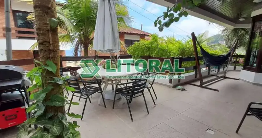 Casa com vista mar - em condomínio fechado a 200 metros da praia