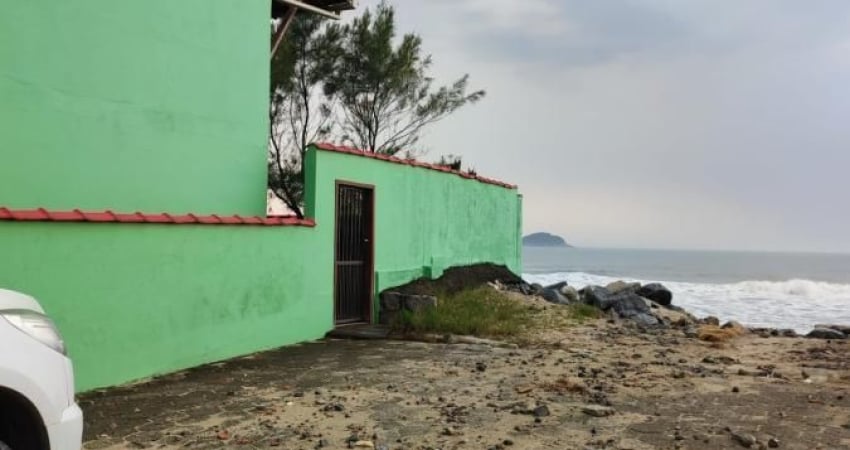 Casa à venda na frente do mar na Praia de BALNEÁRIO BARRA DO SUL - SC