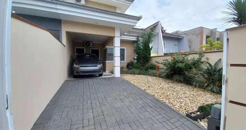 Casa com 3 quartos à venda na Rua Jutta Hagemann, 66, Vila Nova, Joinville