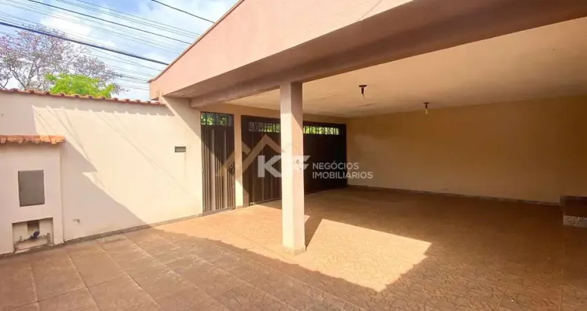 Casa com quintal e garagem coberta, no Bairro Dom Mielle, Ribeirão Preto/ SP